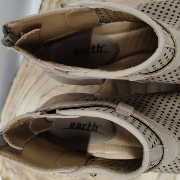 Earth Taupe Leather Open Toe Lazer Cut Pattern Booties, Size 7.5B - Picture 8 of 9